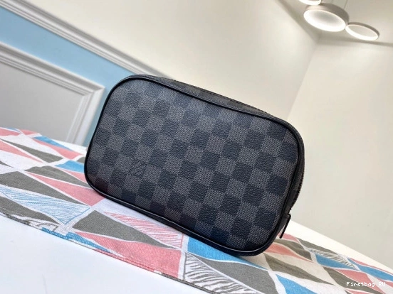 First bags ru POUCH LOUIS PM TOILETRY VUITTON 0730